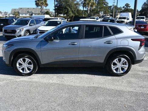 Used 2025 Chevrolet Trax LS image 2