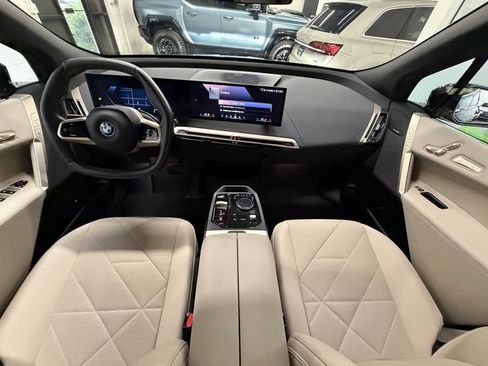 Used 2024 BMW iX xDrive50 w/ Premium Package AWD/4WD image 15