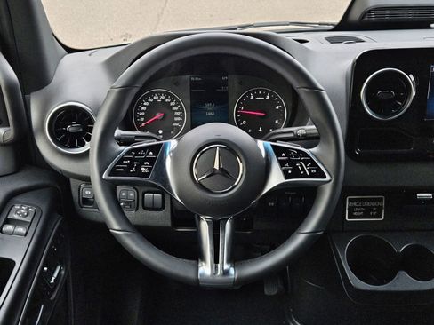 Used 2025 Mercedes-Benz Sprinter 2500 image 11