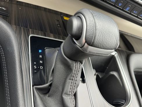 Used 2023 Toyota Sienna Platinum image 8