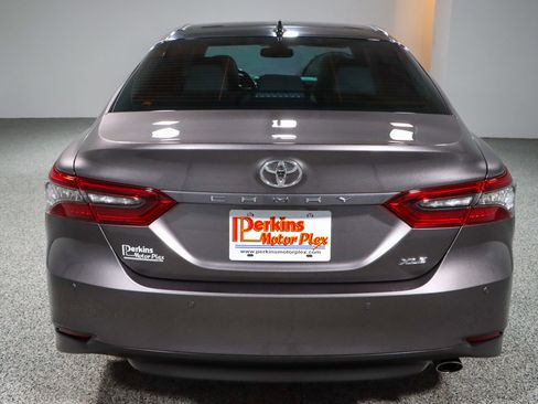 Used 2022 Toyota Camry XLE w/ Navigation Package image 8