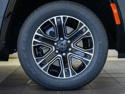 New 2026 Jeep Grand Wagoneer 4WD image 19