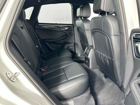 Certified 2025 Porsche Macan AWD/4WD image 29