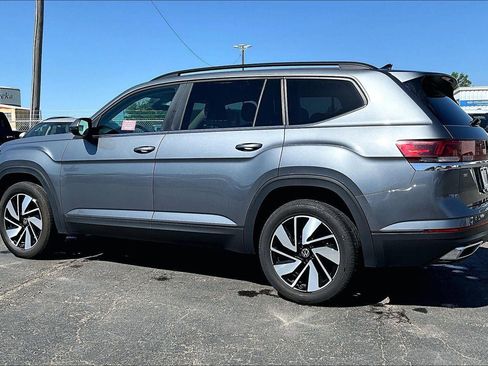 Used 2025 Volkswagen Atlas SE FWD image 5