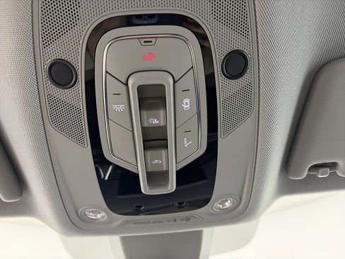 Certified 2024 Audi Q5 e Premium image 31