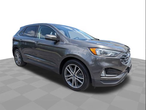 Used 2019 Ford Edge Titanium w/ Cold Weather Package AWD/4WD image 2