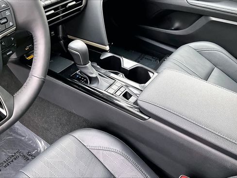 Used 2025 Toyota Camry XSE w/ Premium Plus Package image 16