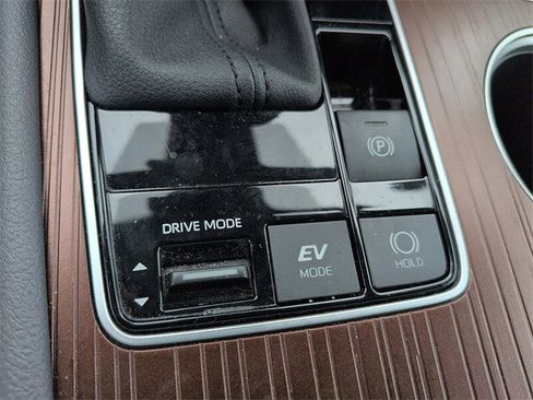 Certified 2024 Toyota Sienna LE image 25