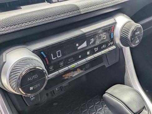 Used 2022 Toyota RAV4 LE AWD/4WD image 15