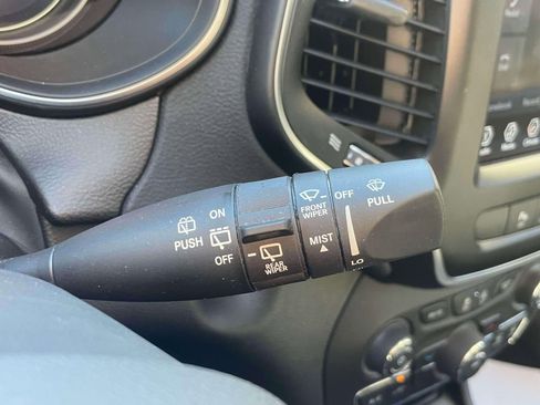 Used 2022 Jeep Cherokee 4WD Altitude image 24