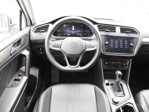 Used 2023 Volkswagen Tiguan SE AWD/4WD image 19