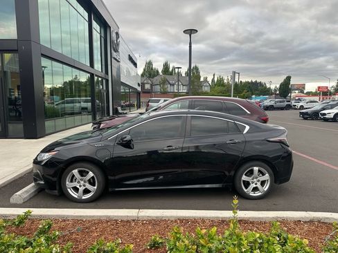 Used 2019 Chevrolet Volt LT w/ Power Convenience Package FWD image 2