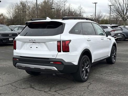 Used 2023 Kia Sorento AWD image 2