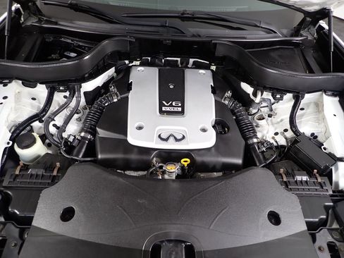 Used 2017 INFINITI QX70 AWD w/ Premium Package image 10