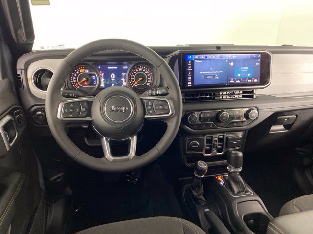 Used 2026 Jeep Wrangler Unlimited Sahara AWD/4WD image 38