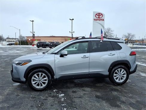 Certified 2024 Toyota Corolla Cross LE image 7