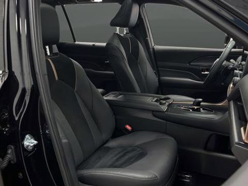 Used 2024 Toyota Grand Highlander AWD Hybrid image 25