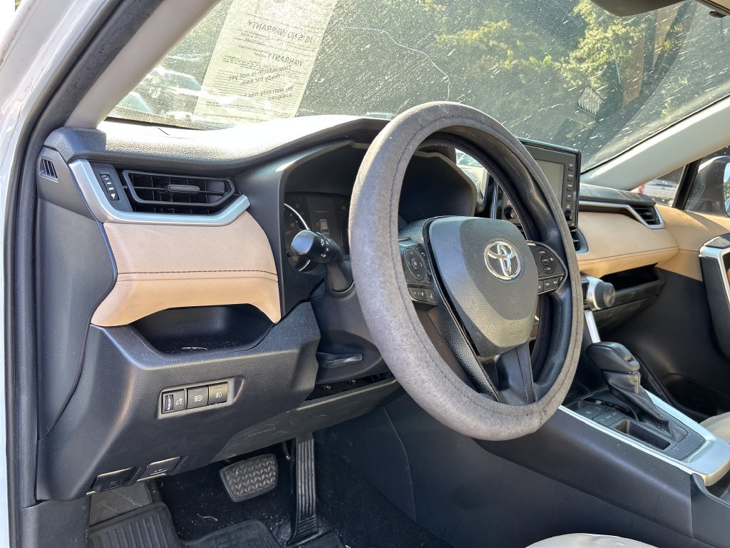 Used 2019 Toyota RAV4 LE FWD image 8