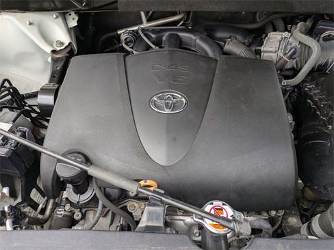 Used 2019 Toyota Highlander SE image 29