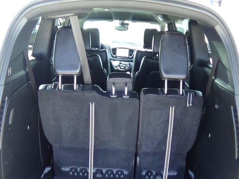 Certified 2025 Chrysler Pacifica Select FWD image 11