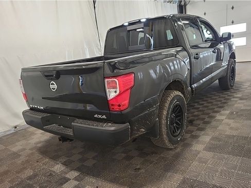 Used 2019 Nissan Titan S image 3