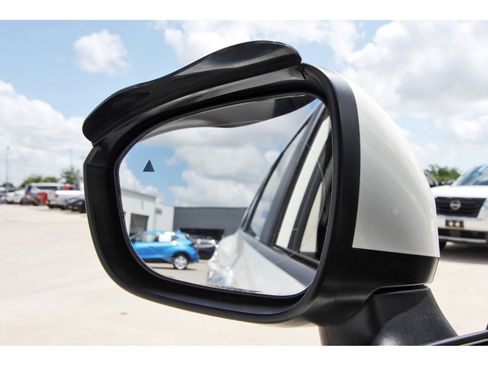 Used 2023 Nissan Rogue SV FWD image 10