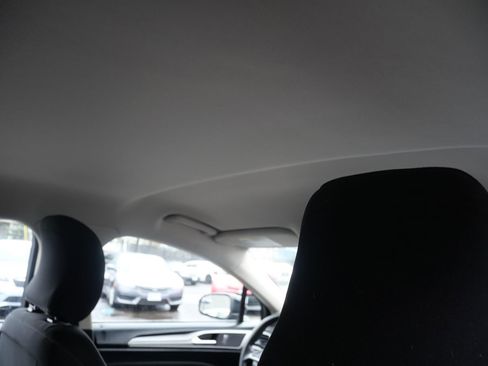 Used 2017 Ford Fusion SE w/ Fusion SE Technology Package image 28