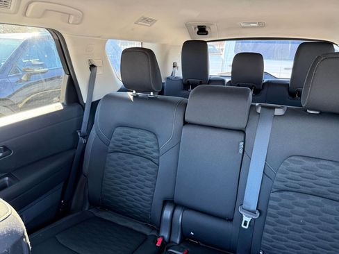 Used 2025 Nissan Pathfinder SV image 40