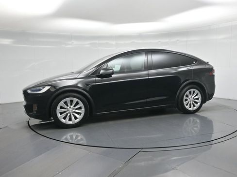 Used 2018 Tesla Model X 75D image 29