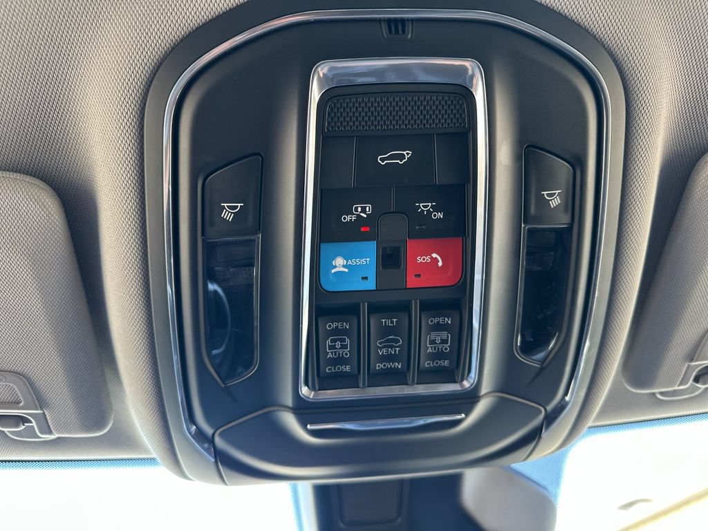 Used 2023 Jeep Grand Cherokee L Limited AWD/4WD image 34