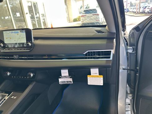 New 2025 Mitsubishi Outlander SE image 24