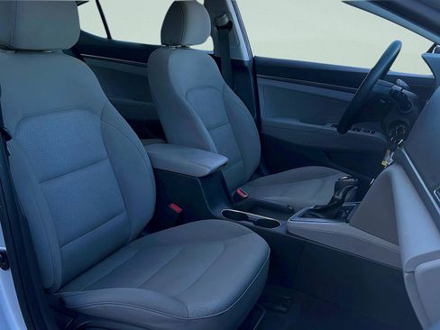 Used 2018 Hyundai Elantra SE FWD image 25
