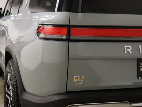 Used 2023 Rivian R1S Adventure image 16