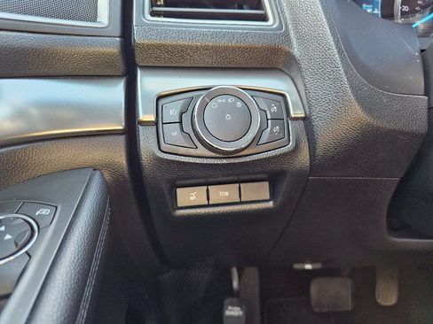 Used 2018 Ford Explorer XLT w/ Equipment Group 202A AWD/4WD image 44