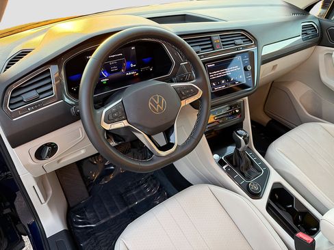 Used 2022 Volkswagen Tiguan SE image 24
