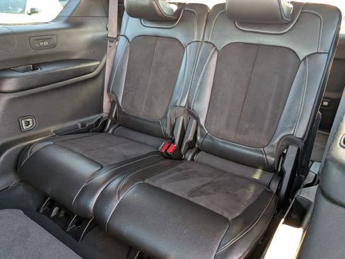 Used 2024 Jeep Grand Cherokee L Laredo image 13