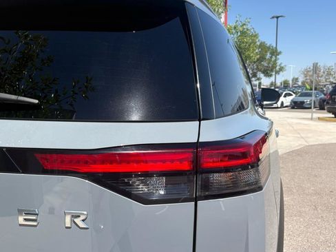 Used 2023 Nissan Pathfinder Platinum FWD image 7