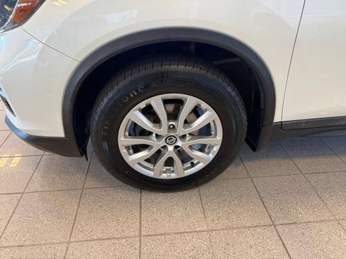 Used 2018 Nissan Rogue SV w/ Sun & Sound Touring Package AWD/4WD image 11