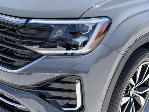 New 2026 Volkswagen Atlas Cross Sport SEL Premium R-Line AWD/4WD image 8