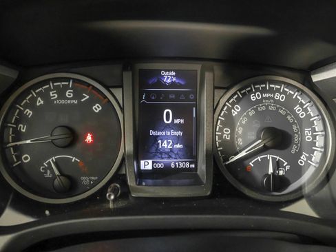 Used 2018 Toyota Tacoma TRD Off-Road w/ Technology Package AWD/4WD image 27