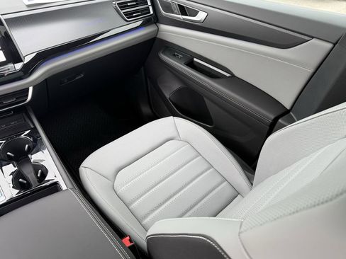 New 2026 Volkswagen Atlas Cross Sport SEL R-Line image 25