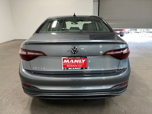 Used 2024 Volkswagen Jetta SE FWD image 4