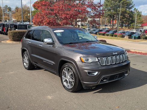 Used 2020 Jeep Grand Cherokee Overland image 3