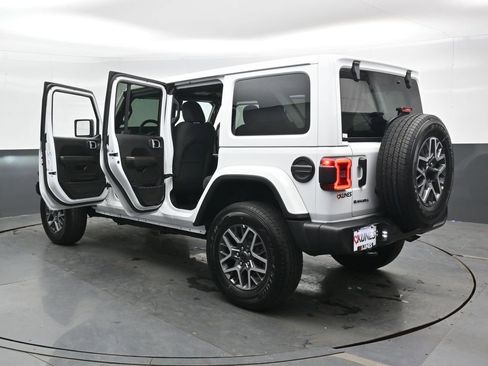 Used 2025 Jeep Wrangler Unlimited Sahara AWD/4WD image 48