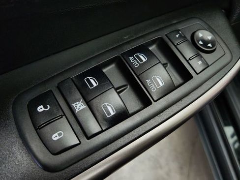 Used 2019 Jeep Cherokee Limited AWD/4WD image 23