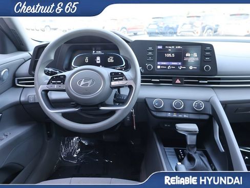 Certified 2024 Hyundai Elantra SE FWD image 18