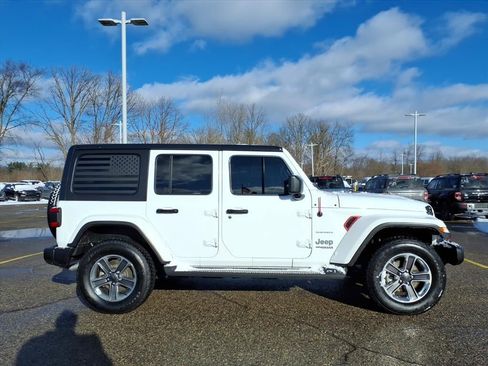 Used 2020 Jeep Wrangler Unlimited Sahara image 9