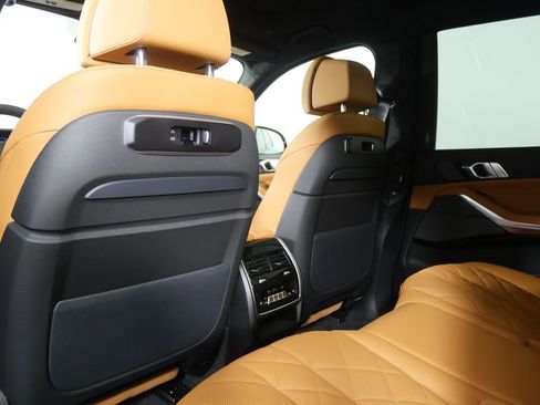 Used 2026 BMW X7 xDrive40i w/ M Sport Package image 18