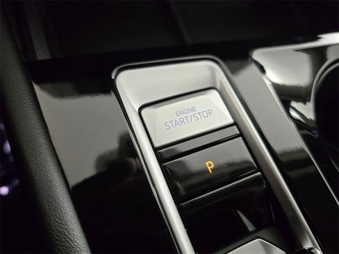 Used 2024 Volkswagen Atlas SE image 33