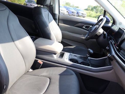 Used 2026 Kia Carnival FWD image 15